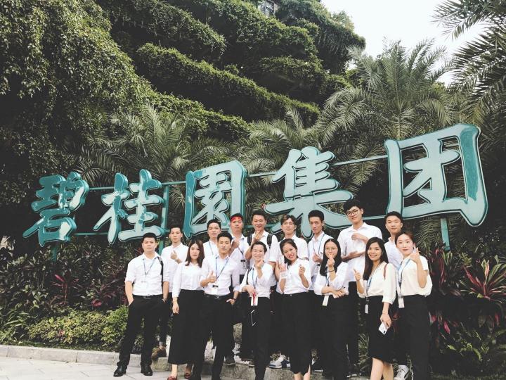 拼起来像男人的胡晓婷，却是橙家客户心中贴心的小仙女