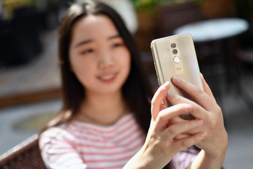 双光束3D效果秒杀金色iPhone 华为麦芒7秀色可餐