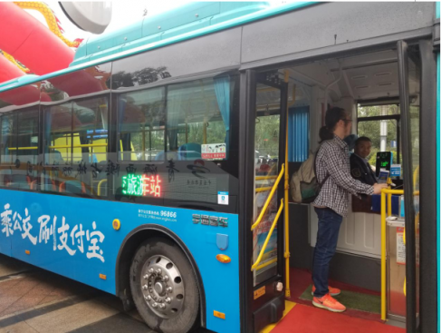 西宁公交扫码乘车全面上线 小码联城助推建设更优公交都市