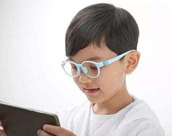 读屏教育时代 用VVETIME投影手机保护孩子的眼睛