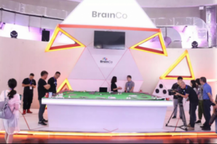 意念控制要成真？BrainCo成上海人工智能展的网红展位！