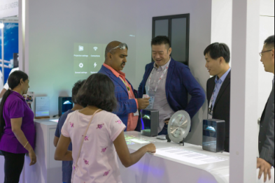 震撼中东 小狗机器人携puppy cube亮相2018 GITEX