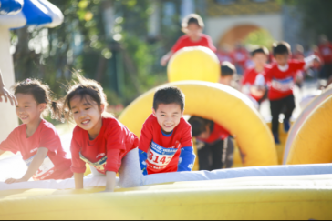 武汉萌娃们在ABC KIDS小马星球亲子马拉松中感受别样花海