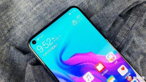 华为nova4评测：全面屏手机迎来新形态，自拍极点全面屏！