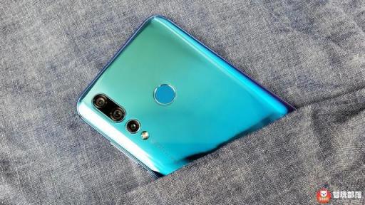 华为nova4评测：全面屏手机迎来新形态，自拍极点全面屏！