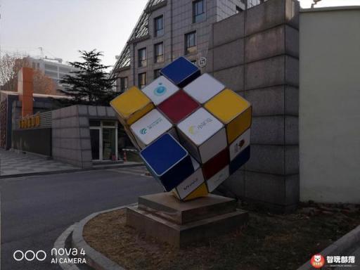 华为nova4评测：全面屏手机迎来新形态，自拍极点全面屏！