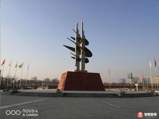 华为nova4评测：全面屏手机迎来新形态，自拍极点全面屏！