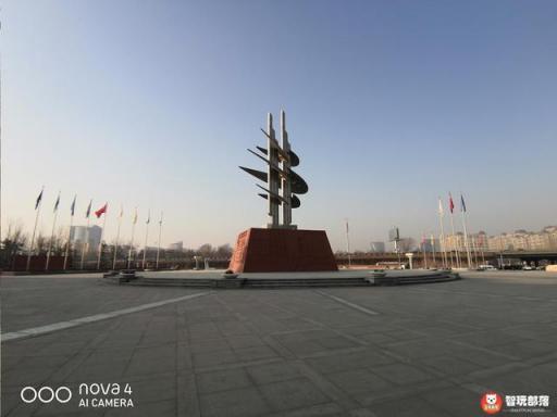 华为nova4评测：全面屏手机迎来新形态，自拍极点全面屏！