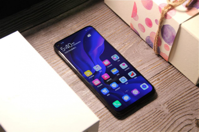 华为nova4评测:最美极点全面屏，旗舰级拍照功能加持