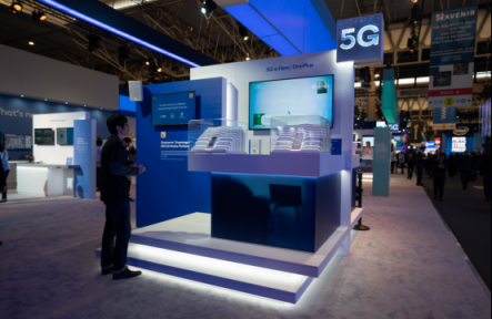 一加5G手机亮相MWC2019 现场模拟5G云游戏场景