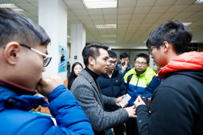 预见未来 与1000+青年学子共话“东风梦想车”
