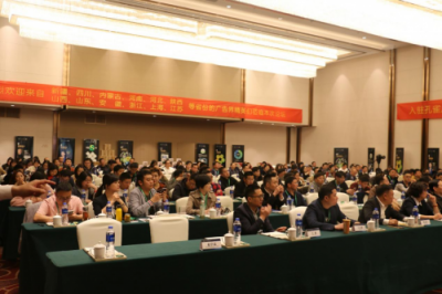 孔雀广告网携“消费多少送多少、等值礼品任意换”掀行业风暴