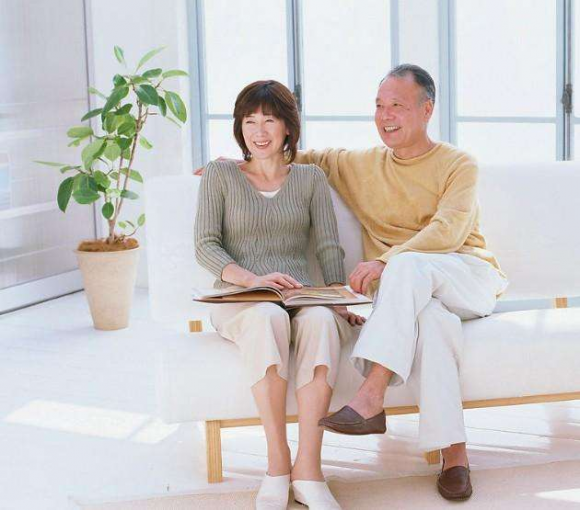 防水防摔+20天超长待机，这部老人智能手机不简单