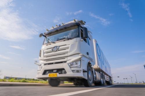战略合作再升级!智加科技携手满帮集团组建全球首个L4级智能卡车运输车队