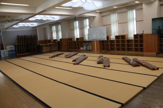 前方日本小学高能：Pad配古筝，书包抗震防溺