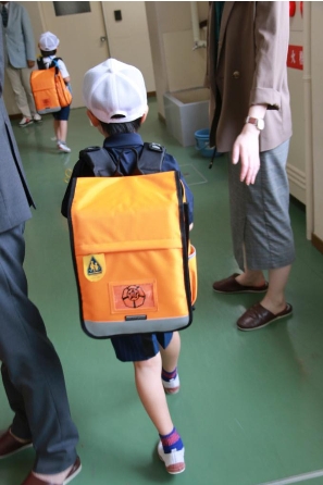 前方日本小学高能：Pad配古筝，书包抗震防溺