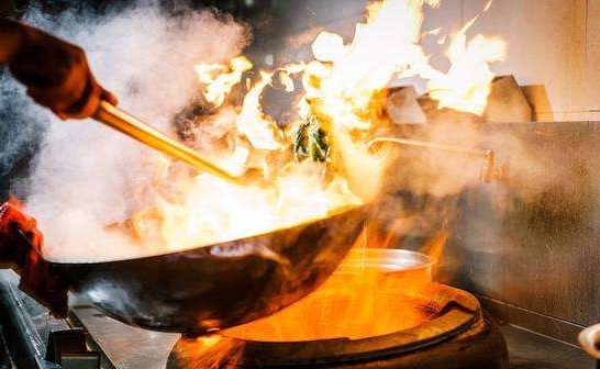 厨房油腻总是无法根除？这里有最好的“除油”策略！