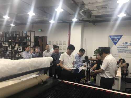 合巢产业新城领导及企业家一行到访火炬孵化