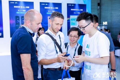 讯飞翻译机亮相CES ASIA 2019，专业技术闪耀全场