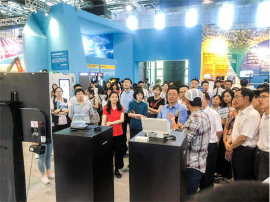 未来黑科技应邀参加双创周 代表中国可量产HUD的最高水平科技