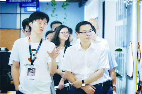 以“四心”凝聚力量 以技术服务教育 浙江省委领导调研校宝在线