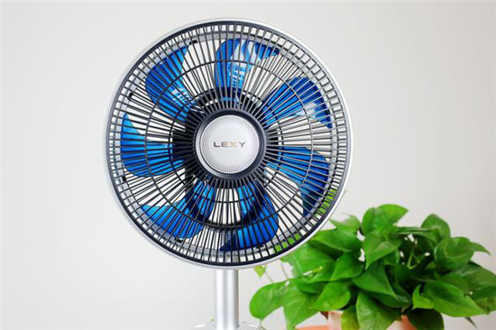 莱克魔力风智能空气调节扇七羽叶设计，带你领略夏天的柔爽！