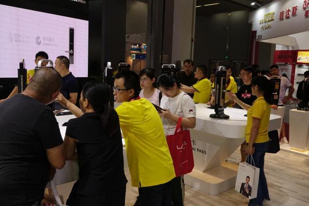 HUAWEI AI PASS携手青稞智能锁 惊艳广州建博会