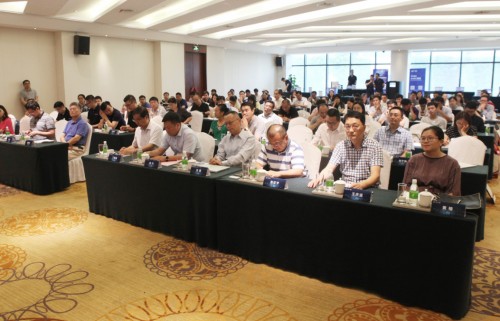 高校AI人才培养需与企业“深度融合”