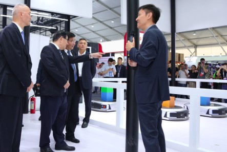 极智嘉受邀参加2019世界机器人大会,国家领导莅临指导