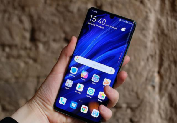 华为P30怎么样好不好？定位相近，OPPO Reno棋高一着？