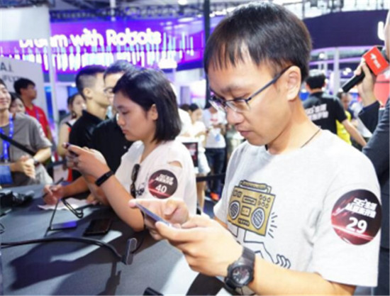 首场5G网络游戏PK秀 京东5G体验官亮相天翼智能生态博览会