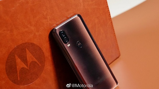 国庆七天追剧首选 Moto P50释放屏魅力 影院级高清视听