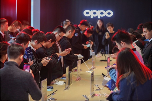 OPPO“超级玩家”抢鲜会：Miss大小姐亲临吃鸡