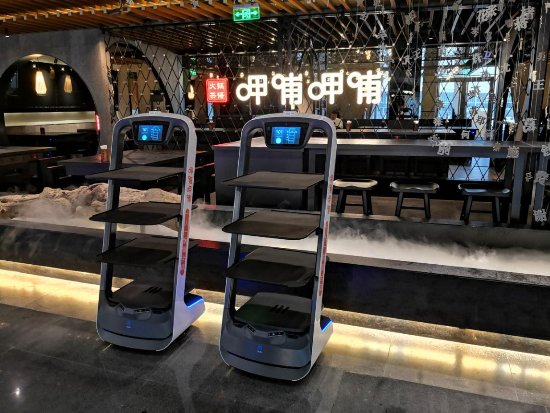 大兴国际机场落地普渡送餐机器人,弘扬中国智慧餐饮科技