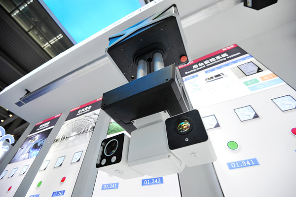 赛为智能高交会发布新一代火眼巡检机器人