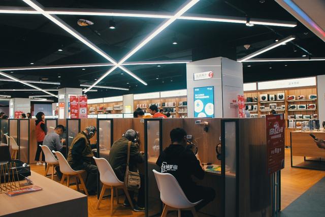 听声辩位，“吃鸡”更爽：京东电器超级体验店漫步者区带来身临其境游戏体验