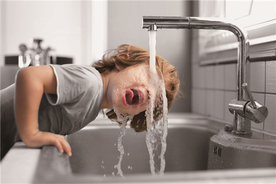 饮水安全不等于饮水健康，康丽根净水器为用户健康护航