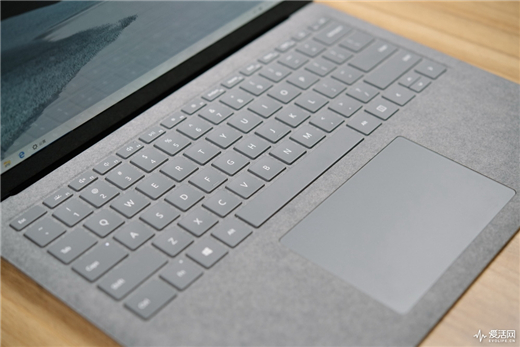 Surface Laptop 3 13.5与15英寸正面对决：十代酷睿是最后赢家