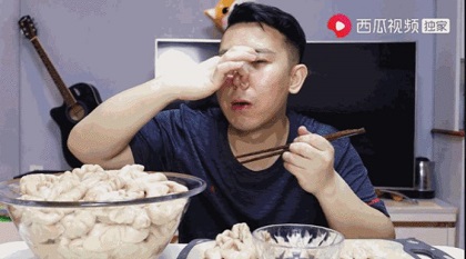 全网都在@韩小浪，他靠 “有吃必应”挑战，成为一本行走的试吃指南
