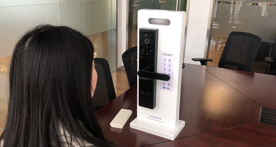全球首款！艾芯智能成功发布高性能可量产3D TOF人脸识别智能门锁