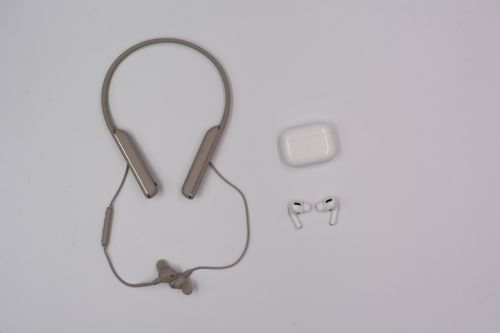 索尼WI-1000XM2颈挂式降噪耳机评测：主动降噪让发烧友「爱不释耳」