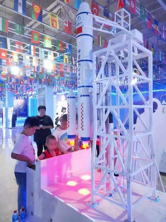 太原春节动物园庙会引入中国航天科普巡展和互动嘉年华