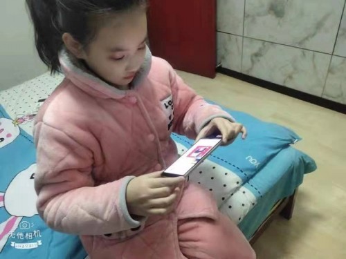 停课不停学 直击湖北黄石四棵小学在一起学网校的直播课堂