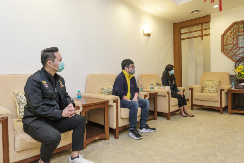 驻泰总领事点赞善举，亚洲大众集团捐赠医疗物资 共抗疫情