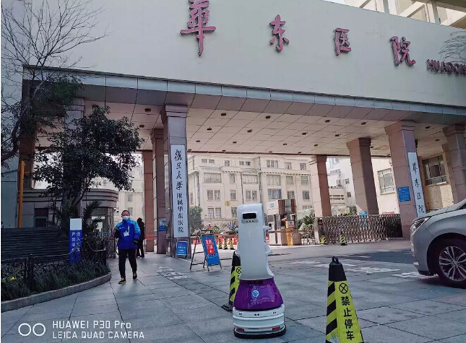 一天落地八城九医院 这家上海企业的送餐机器人一直在行动