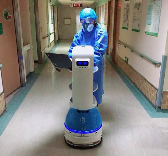 湖南旺旺医院用机器人为患者送餐送药 减轻医务人员工作量