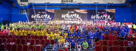 微商大咖赵一燕正式加盟微赢集团，实体微商新零售到底有何魔力？