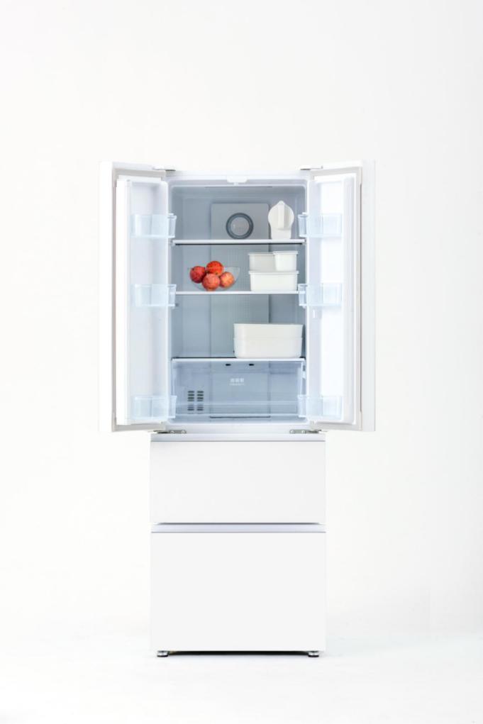 做减法的日式美学：冰箱没有多余标识，食材只要单纯储鲜