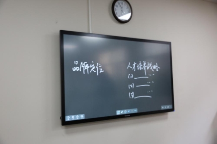 智能互联网时代，会议投影就用MAXHUB智能会议平板