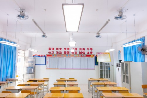 青少年近视有隐忧 教室照明质量脱不了干系